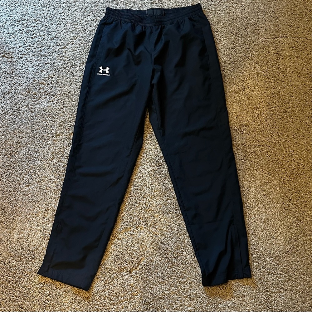 Men’s Under Armour black large loose fit style athletic pants